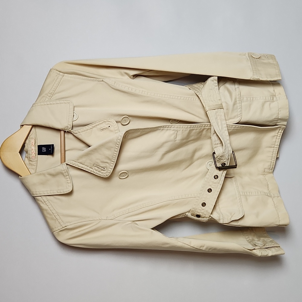 Gap Beige Short Trenchcoat jacket with belt Size-Small